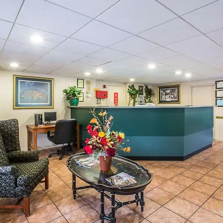 Econo Lodge Inn & Suites Columbus Near Fort Benning-3