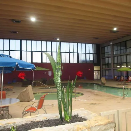 Wingate By Wyndham Kansas City-3