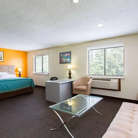 Super 8 By Wyndham Greensboro/Coliseum/Conv.-3