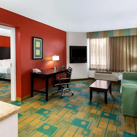 La Quinta By Wyndham Milwaukee Bayshore Area-2