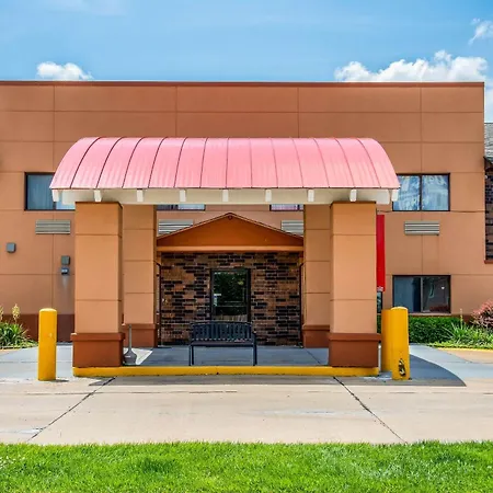 Econo Lodge Topeka At Wanamaker-3