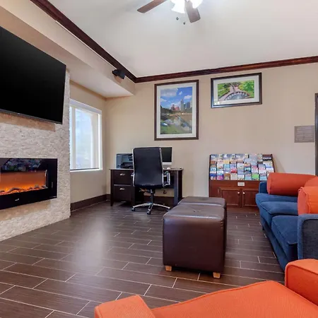 Comfort Suites Omaha East-Council Bluffs-2