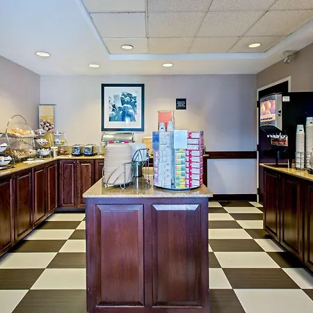 Hampton Inn West Springfield-3