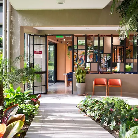 Best Western Plus Como Park Hotel-3