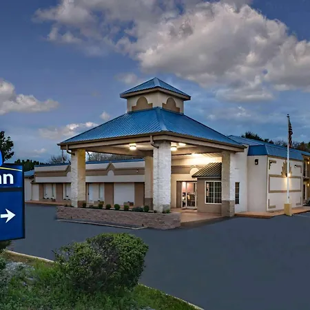 Days Inn By Wyndham Cookeville-3