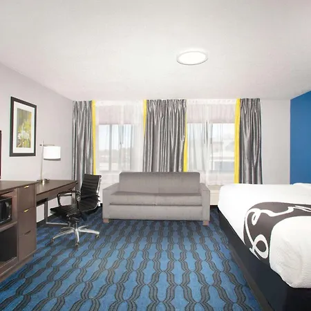 La Quinta Inn & Suites By Wyndham St Louis Hazelwood North-3