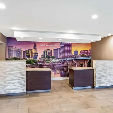 La Quinta By Wyndham Hartford Bradley Airport-3