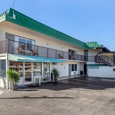 Econo Lodge Conway Central-2
