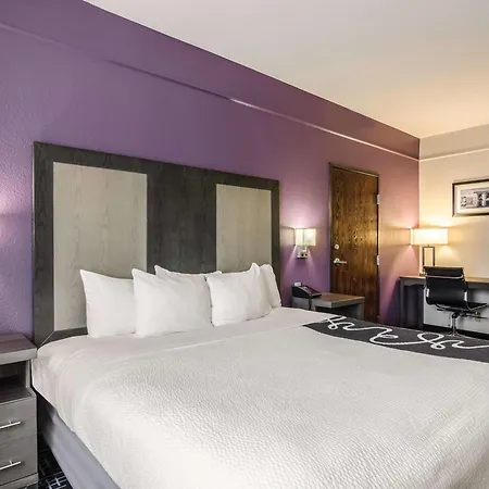 La Quinta By Wyndham Kansas City Airport-2