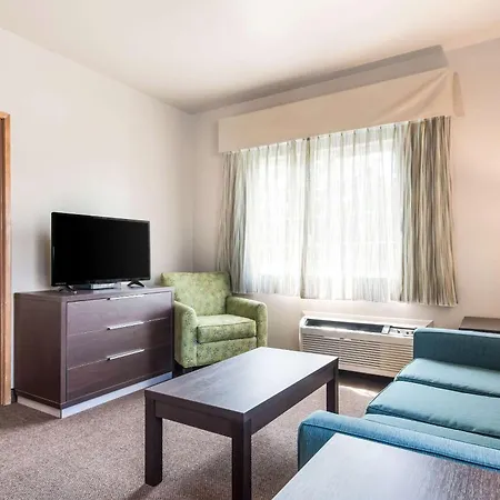 Quality Inn & Suites Bainbridge Island-3