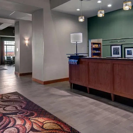 Hampton Inn & Suites Astoria-2