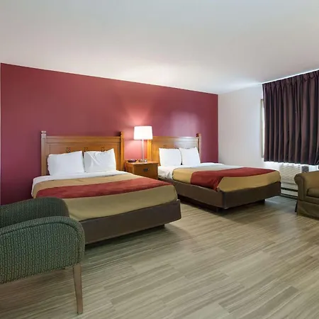 Econo Lodge Inn & Suites Escanaba North-3