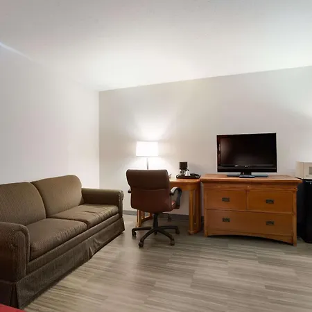 Econo Lodge Inn & Suites Escanaba North-3
