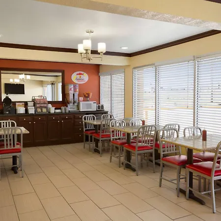 Super 8 By Wyndham Woodward-3