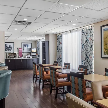 Hampton Inn Douglas-3