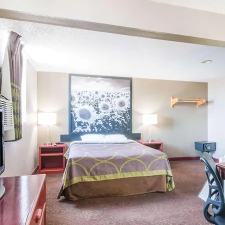 Super 8 By Wyndham Jamestown-2