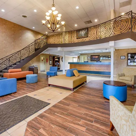 Econo Lodge Inn & Suites Triadelphia - Wheeling-3