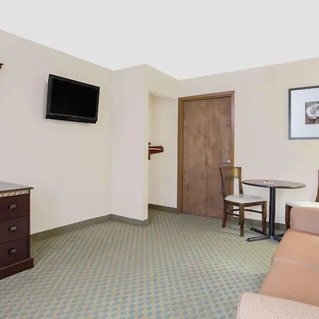 Super 8 By Wyndham Danville-3