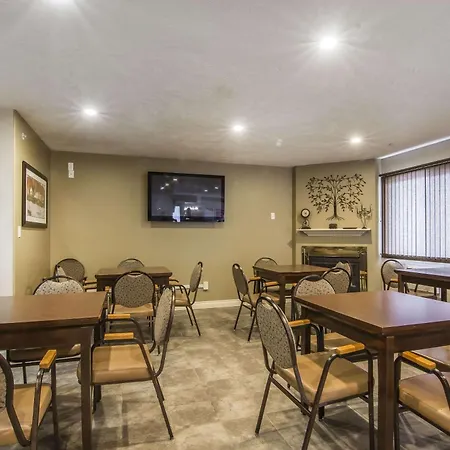 Econo Lodge Inn & Suites High Level-3