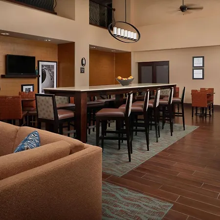Hampton Inn & Suites Rogers-2