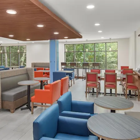 Holiday Inn Express & Suites - Hardeeville-Hilton Head By Ihg-3