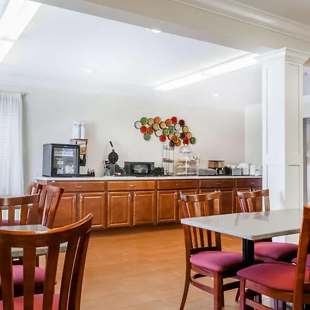Ramada By Wyndham Tell City-3