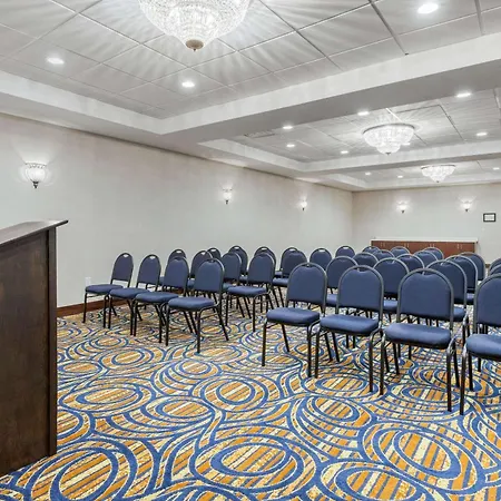 Days Inn And Suites By Wyndham Oxford-3