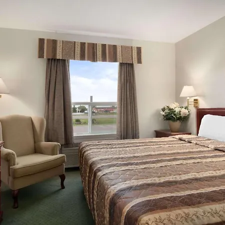 Travelodge By Wyndham Stony Plain-3
