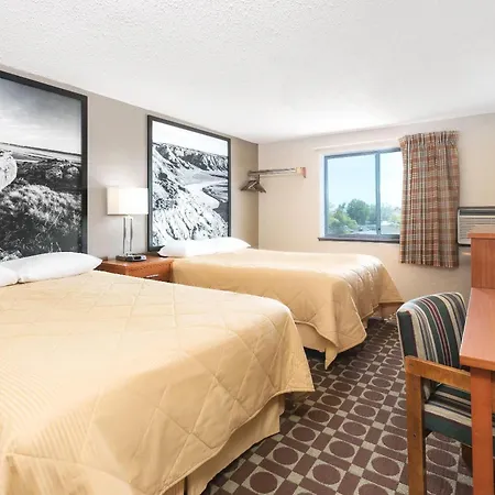 Super 8 By Wyndham Miles City-2
