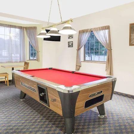 Super 8 By Wyndham Cobleskill Ny-3
