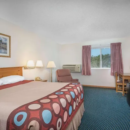 Super 8 By Wyndham Phillips-3
