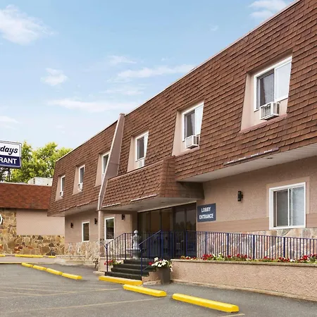 Travelodge By Wyndham Kenora-3