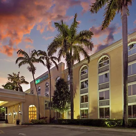 La Quinta Inn & Suites By Wyndham Sunrise-3