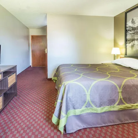 Super 8 By Wyndham Longmont/Del Camino-3