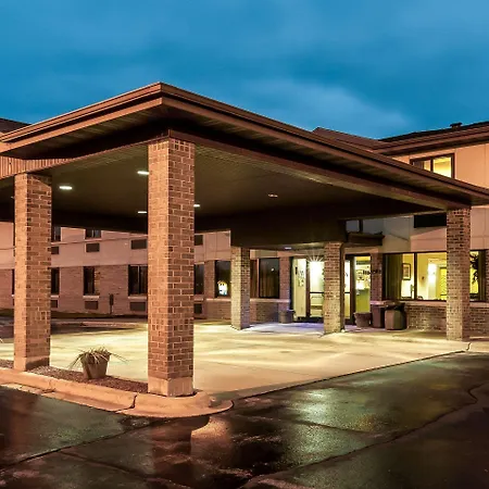 Econo Lodge Inn & Suites Oconto-3