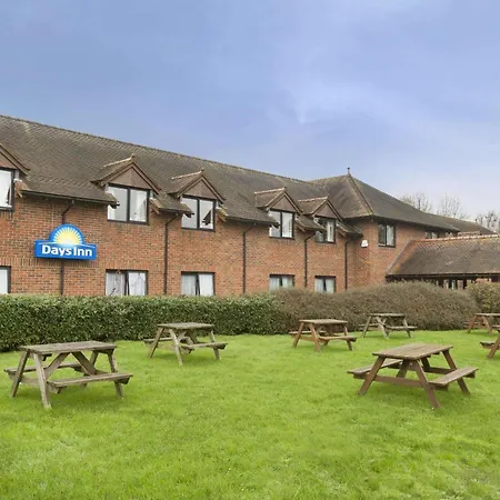Days Inn By Wyndham Sevenoaks Clacket Lane-2