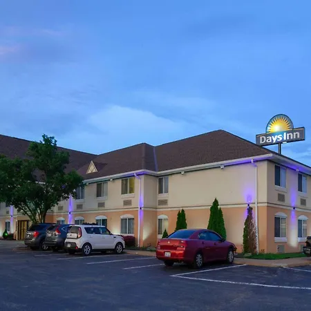 Days Inn By Wyndham Milan Sandusky South-2