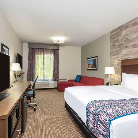 La Quinta Inn And Suites By Wyndham Bloomington-3