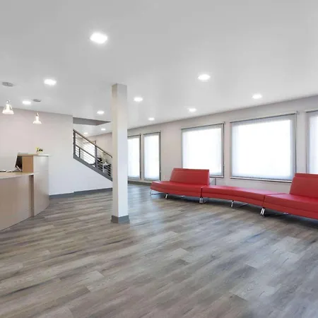 Travelodge By Wyndham Elkhart-2