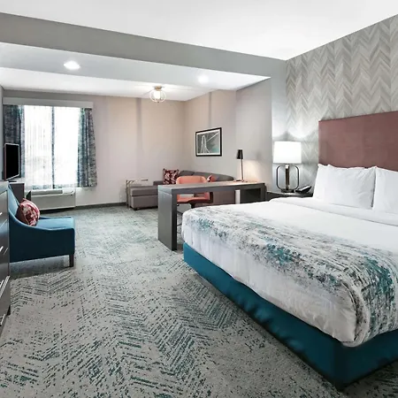 La Quinta Inn & Suites By Wyndham Dfw Airport West-Glade-2