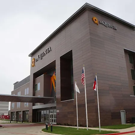 La Quinta Inn & Suites By Wyndham Dfw Airport West-Glade-3