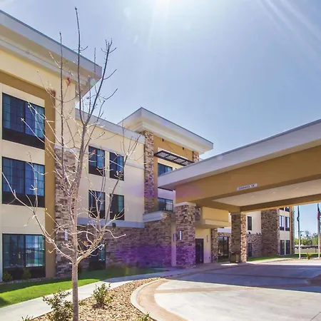 La Quinta By Wyndham Pampa-2