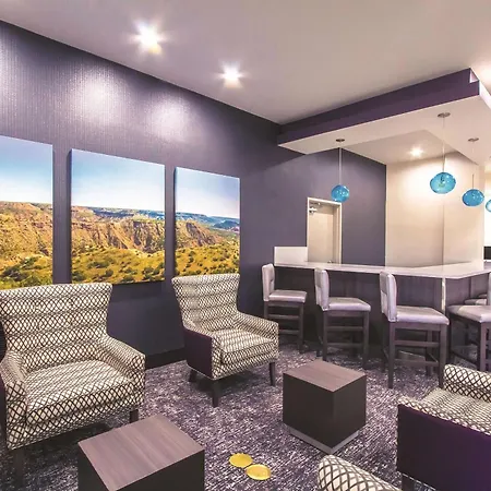 La Quinta By Wyndham Pampa-3