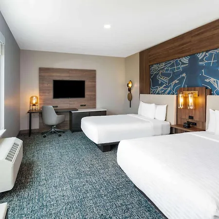 La Quinta Inn & Suites By Wyndham Nashville Downtown Stadium-3