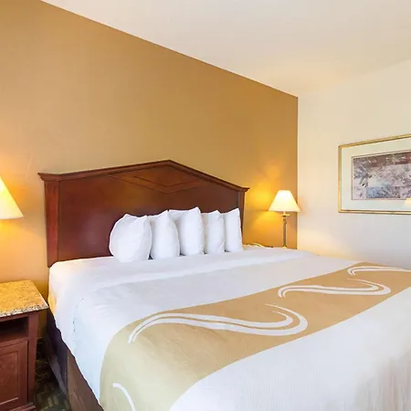 Quality Inn Fairmont-3