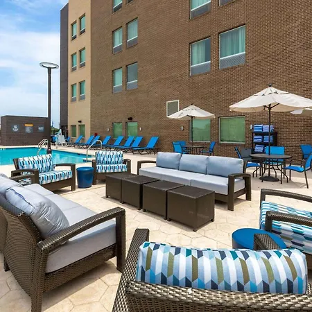 La Quinta Inn & Suites By Wyndham Round Rock Near Kalahari-3
