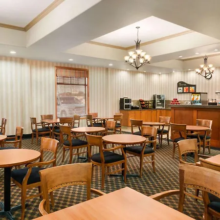 Days Inn & Suites By Wyndham Edmonton Airport-3