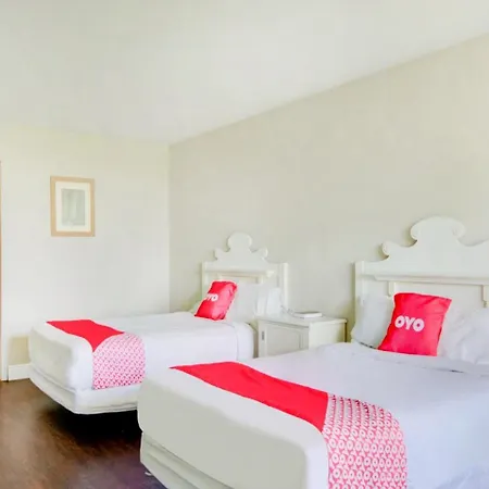 Oyo Hotel Dundee By Crystal Lake-3