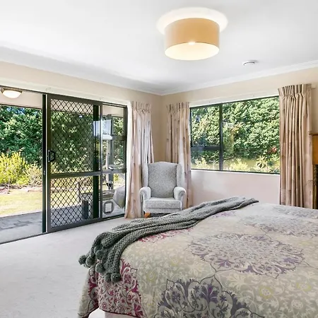 Lupin Lodge Bed & Breakfast-3
