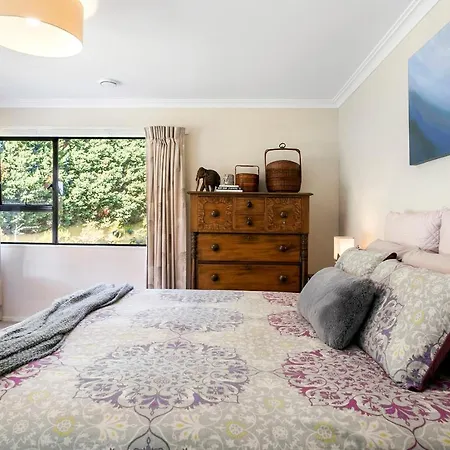 Lupin Lodge Bed & Breakfast-2